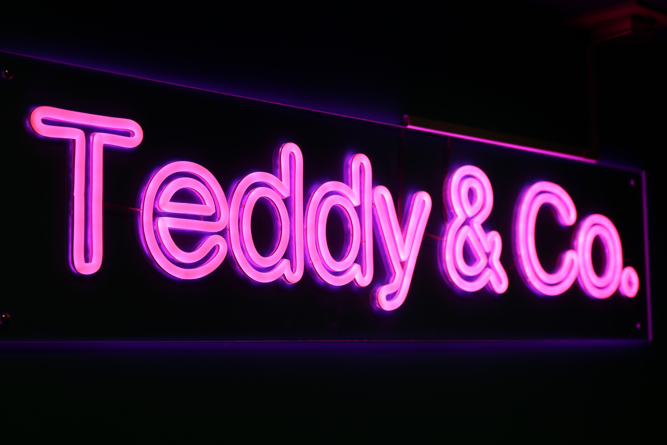 1neon.jpg